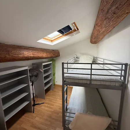 Au Coeur D Un Caveau De Degustation De Vin