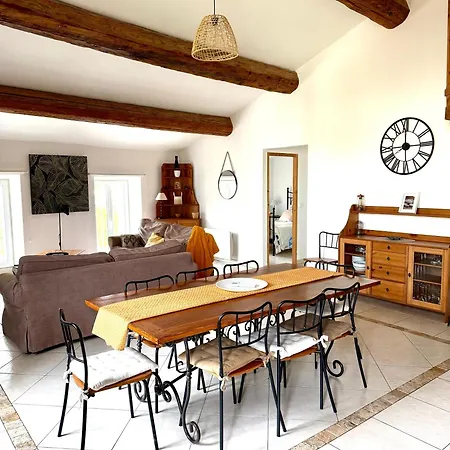 Au Coeur D Un Caveau De Degustation De Vin